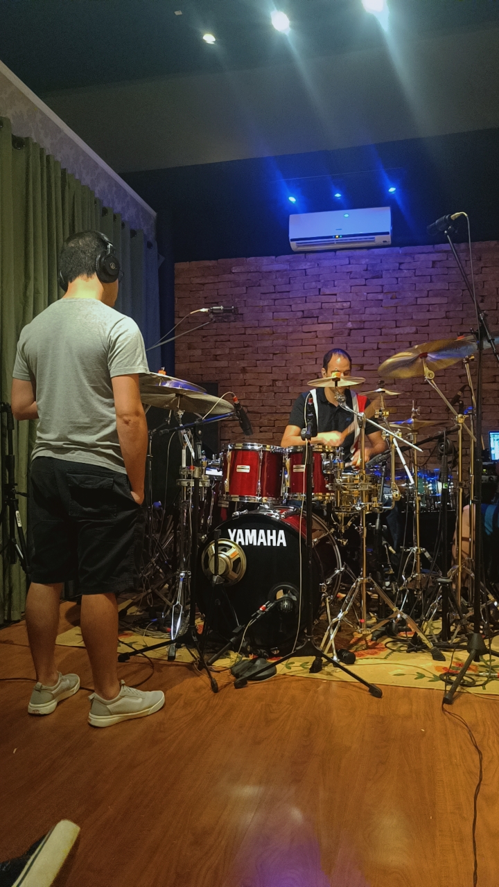 Sessão de gravação de bateria